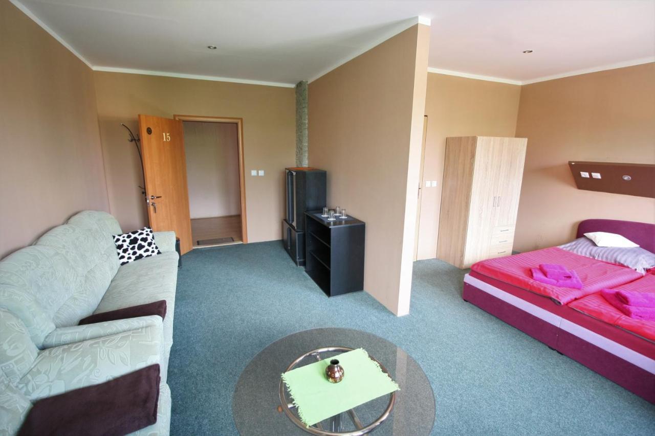 Garni Hotell Liptovský Mikuláš Eksteriør bilde